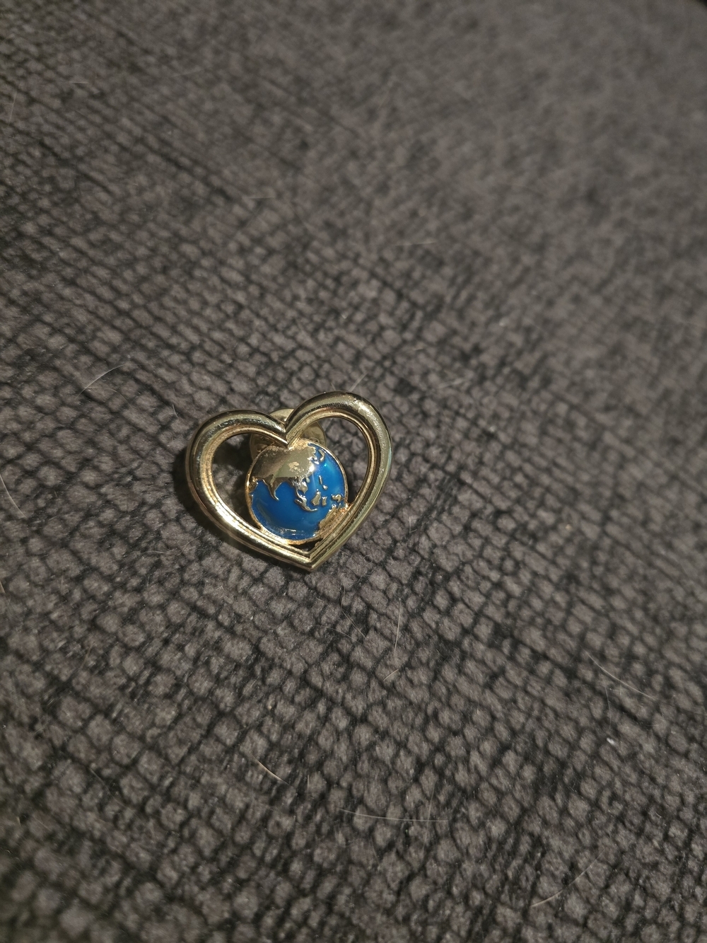 Avon | Vintage Heart Of Asia World Pin